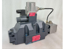 MOOG D061-9311 J15HOBA4HN1 Hydraulic Servo Proportional Valve D664Z4705B