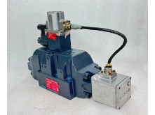 MOOG D061-9311 J15HOBA4HN1 Hydraulic Servo Proportional Valve D664Z4705B