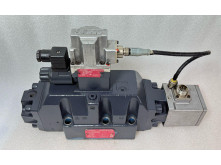 MOOG D061-9311 J15HOBA4HN1 Hydraulic Servo Proportional Valve D664Z4705B