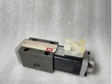 IHC WE-42P06A21A0BN1/X5 HYDRAULIC VALVE