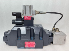MOOG D061-9311 J15HOBA4HN1 Hydraulic Servo Proportional Valve D664Z4705B