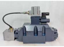 MOOG D061-9311 J15HOBA4HN1 Hydraulic Servo Proportional Valve D664Z4705B