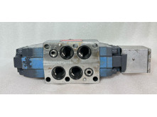 MOOG D061-9311 J15HOBA4HN1 Hydraulic Servo Proportional Valve D664Z4705B