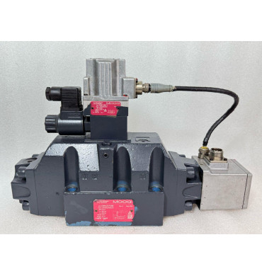 MOOG D061-9311 J15HOBA4HN1 Hydraulic Servo Proportional Valve D664Z4705B